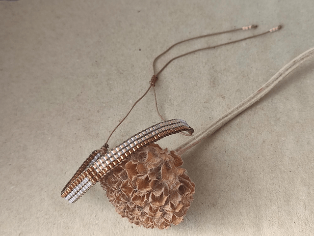 Bracelet tissé main en perles de verre miyuki rosé et cuivre, réglable sur fil de jade résistant en pièce unique 