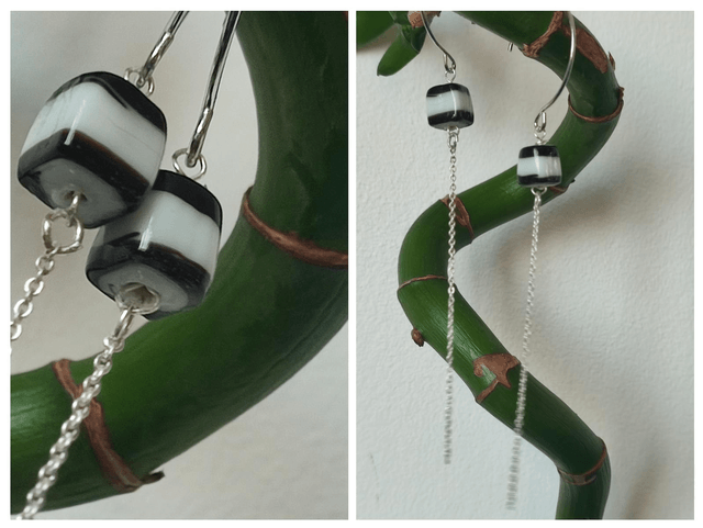 Boucles d'oreilles cubes en verre blanc et noir, chaîne et fermoirs en acier inoxydable -sans nickel -piece unique 