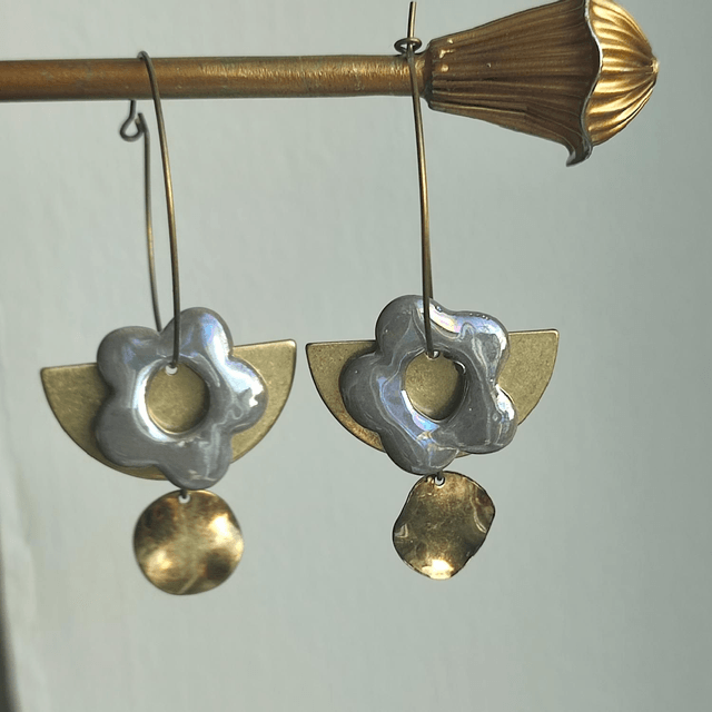 Créoles céramique fleurs grises laiton bronze-sans nickel, pièce unique 