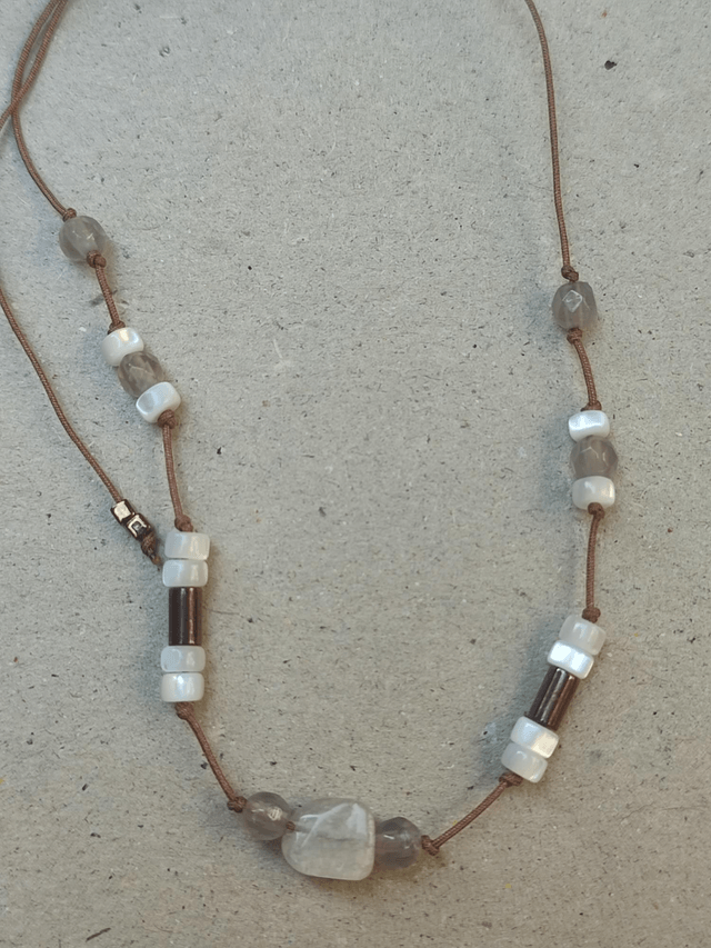 Bracelet en pierre de lune , agate , nacre ( pierres naturelles) réglable sur fil de jade