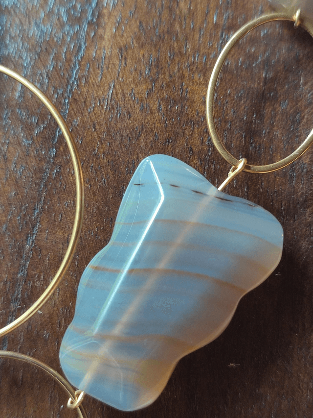 Z- Collier long fleur & pierres en agate brune ( pierres naturelles) monté sur fil de lin réglable 