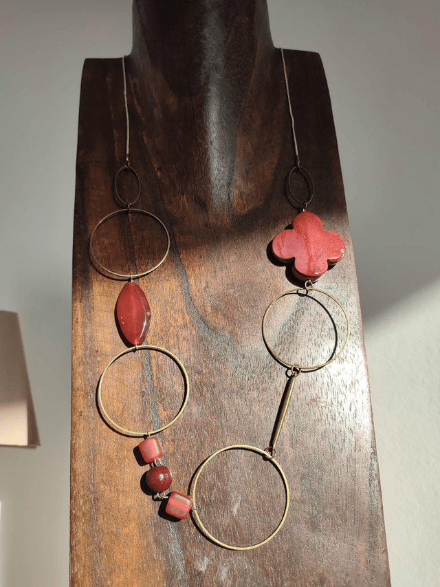 Z-Sautoir fleur en agate rouge - orange, perles en agate rouge foncé, anneaux bronze,réglable, pièce unique 