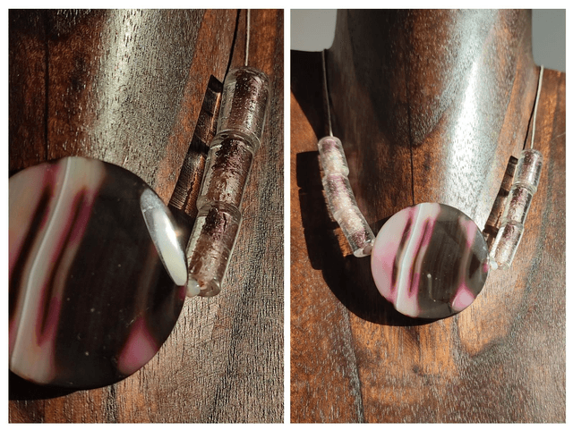 Collier grosse agate rose aux jolis reflets, perles en verre transparent rose monté sur fil de lin réglable 