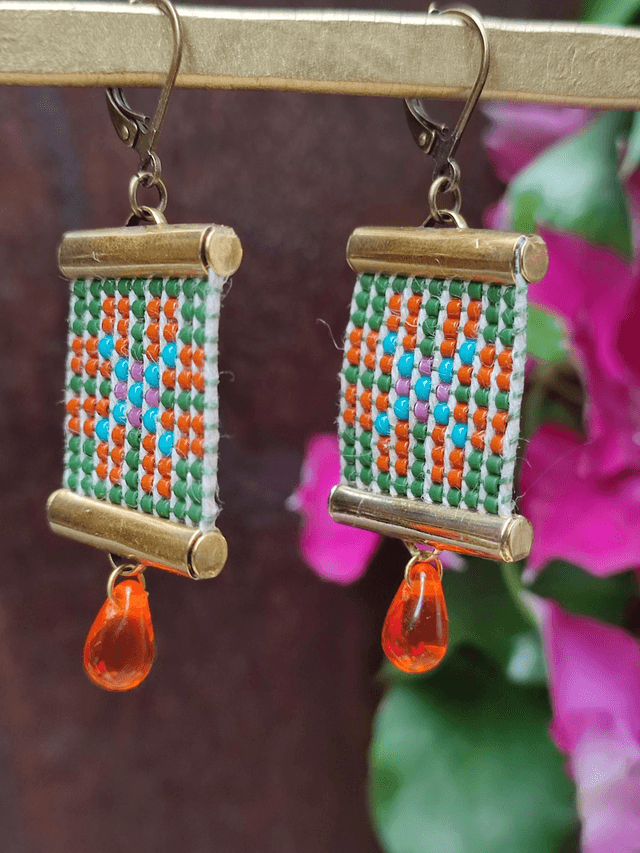 Z- Boucles d&#039;oreilles &quot; fleur &quot;verre miyuki tissées main sur fil de lin avec goutte en verre orange - sans nickel - pièce unique 