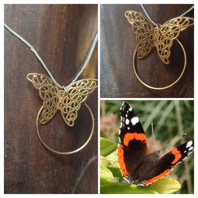 Collier &quot;papillon&quot;🦋 doré à l&#039;or fin sur cercles, monté sur fil de lin avec chaîne d&#039;extension dorée en acier inoxydable - pièce unique 