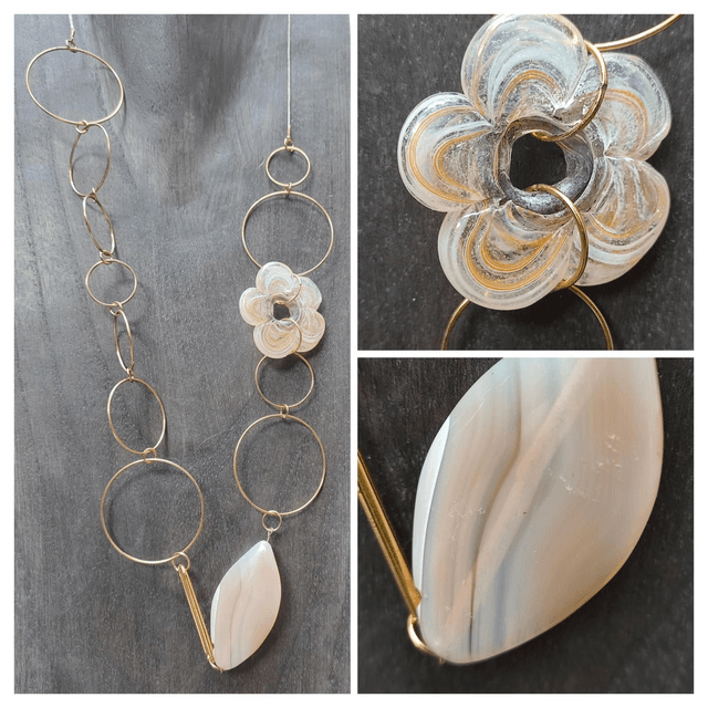 Sautoir fleur en verre de Murano et agate abricot ( pierres naturelles) monté sur fil de lin réglable - pièce unique -