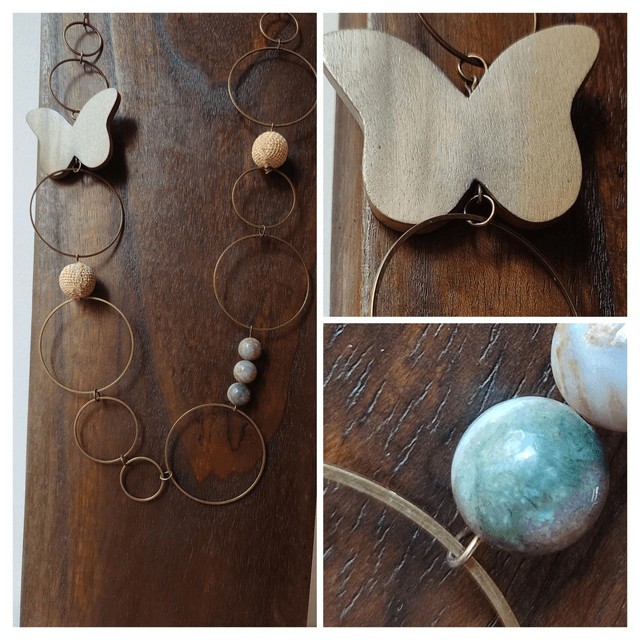 Sautoir 🦋en bois et aventurine ( pierres naturelles) monté sur fil de lin réglable,boules en jute - pièce unique 