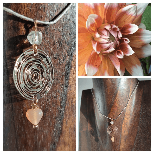 Collier cercle et cœur orange 🧡 monté sur fil de lin avec chaîne d&#039;extension en acier inoxydable doré 
